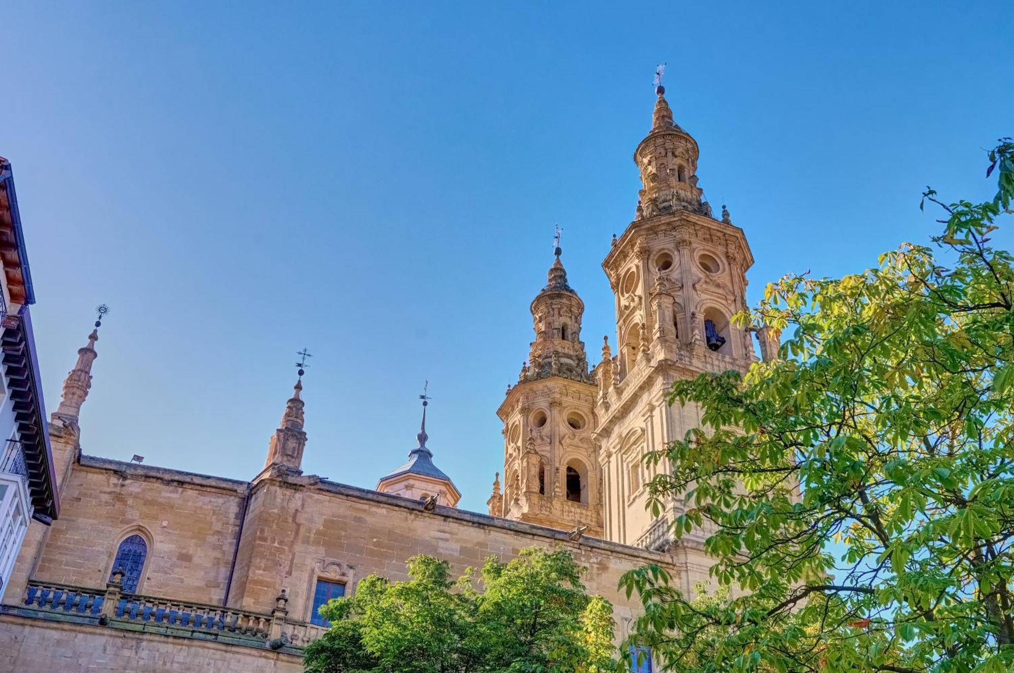 Ambigu De La Concatedral By Clabao